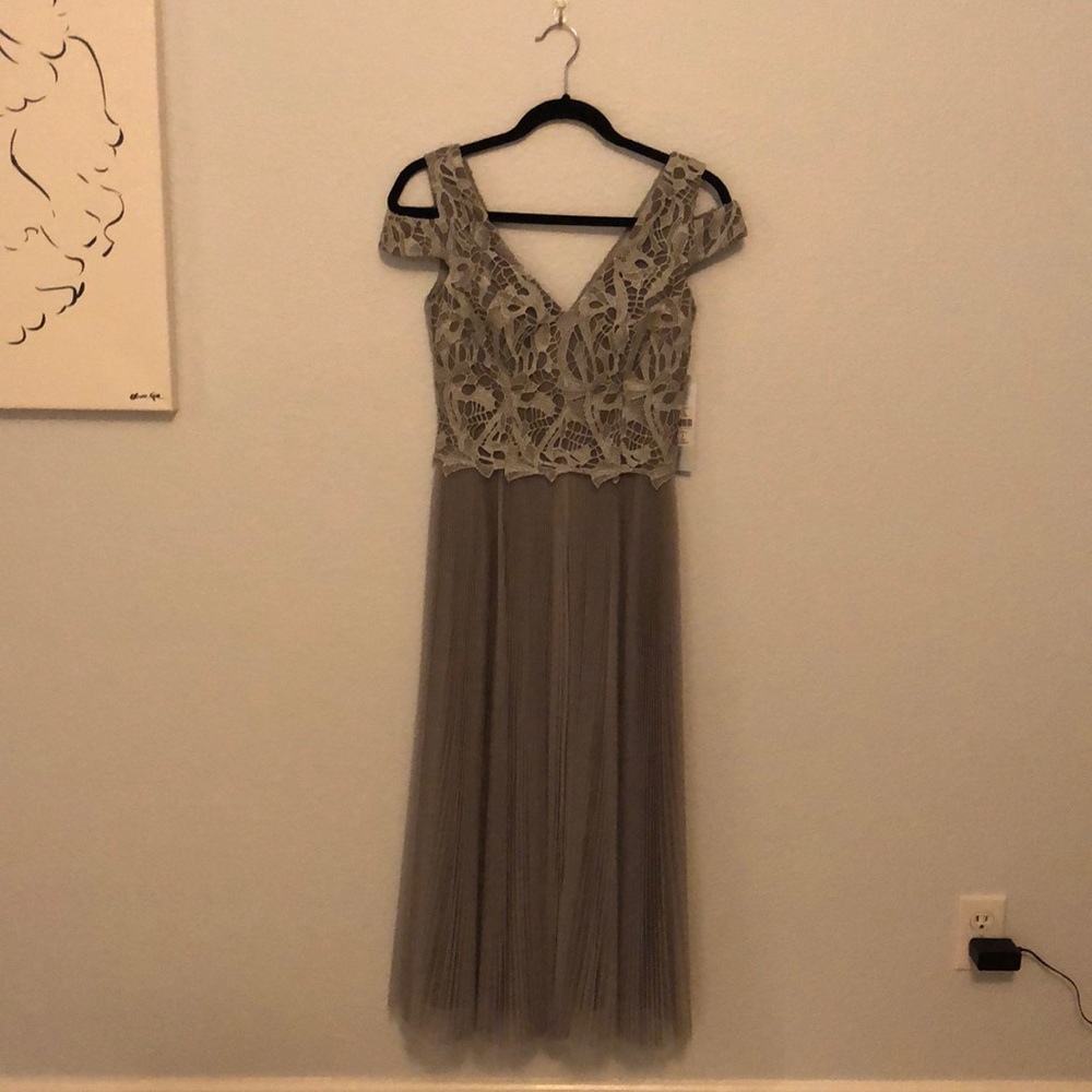 Key Unger A-Line Dress, Size 2, Grey and Silver